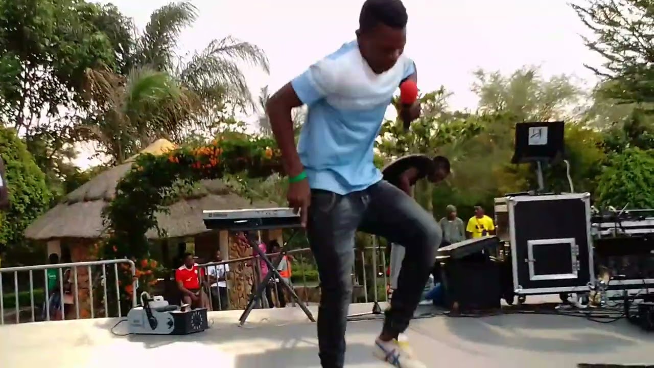 Ndaxy Vee performing live at grally garden in side the maximum ghetto festival undikondelanji cover