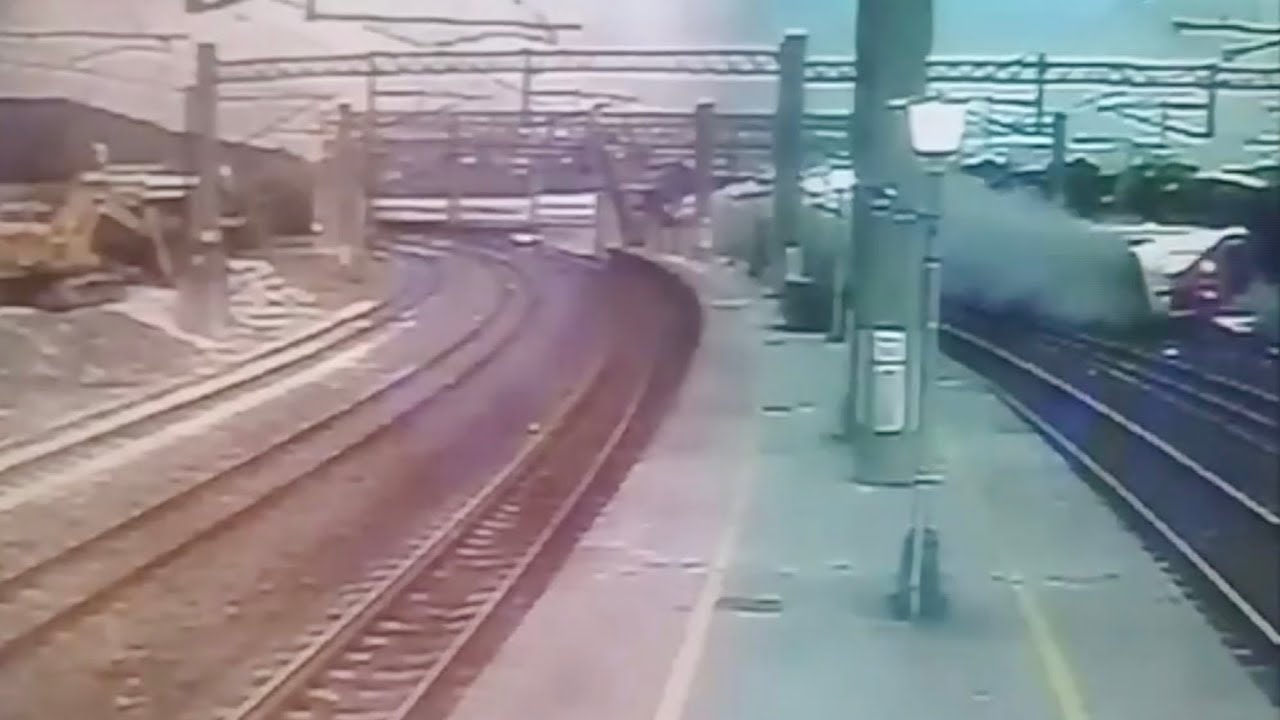 Watch: Moment the Taiwan train derails