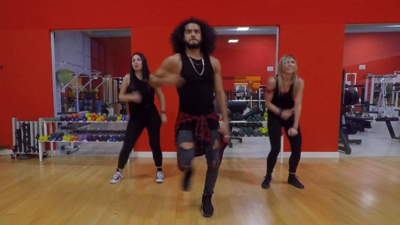 MAYORES -- Becky G FT Bad Bunny- Hayrold Abreu