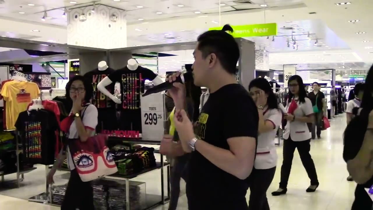 INSTANT CONCERT!!!😱KAHIT MGA SHOPPERS NAPA PALAKPAK SA GALING NI KUYANG VIDEOKE SALESMAN😳