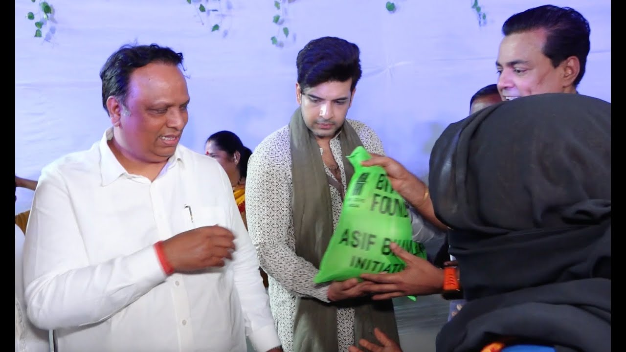 Karan Kundra ने ग़रीबों में बाँटी मदद की चीज़ें, Bhamla Foundation Ramadan Mubarak में पहुँचे