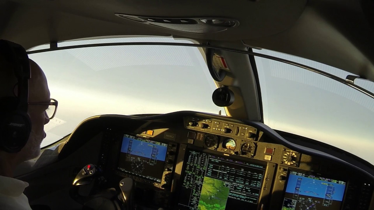 Citation Mustang San Antonio to Houston at dusk