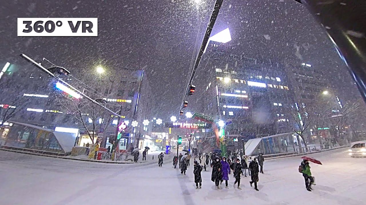 [360VR] 폭설이 내리는 서울 (천호동 로데오 거리 앞) It snows a lot in Korea (Cheonho-dong, Seoul) : 20210106 많은 눈