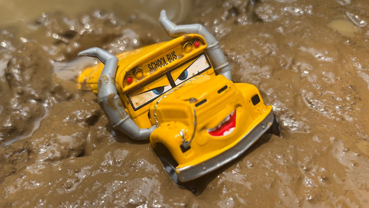 Menemukan mainan school bus mis fritter, truk mack, bus tayo, paw patrol