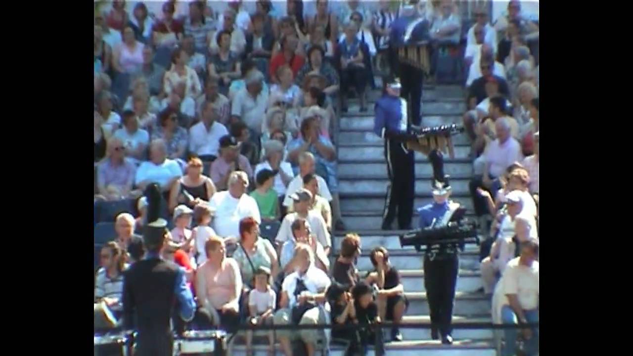 début des festivités avec la fanfare La Scintillante de Bresles, aux Fêtes Jeanne Hachette