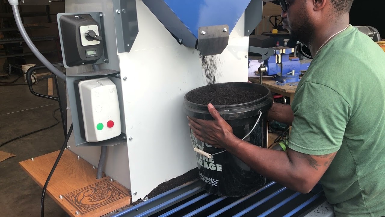 STILT.PRO - Ground Grinder Mini - Small Soil Mixer and Filler All In One - Filling 5 gallon bucket