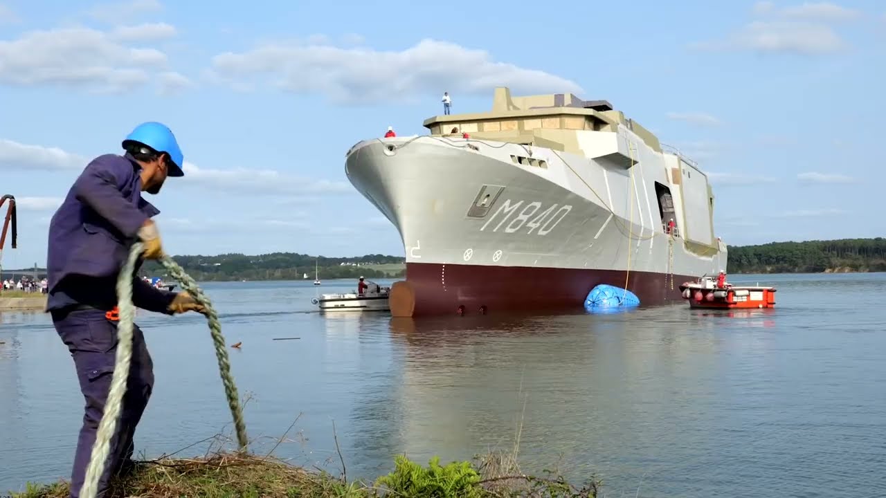 Tewaterlating mijnenbestrijdingsvaartuig Vlissingen
