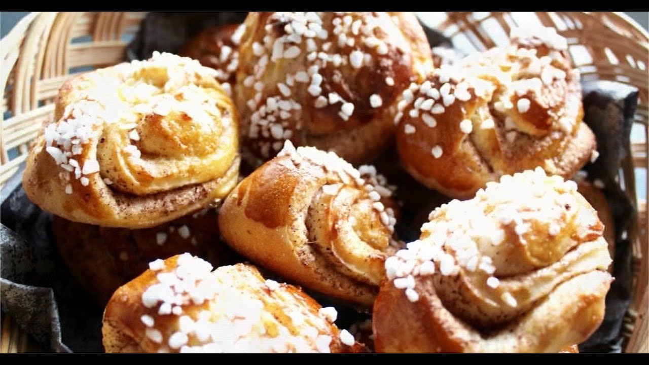 Korvapuustit / Finnish Cinnamon Rolls