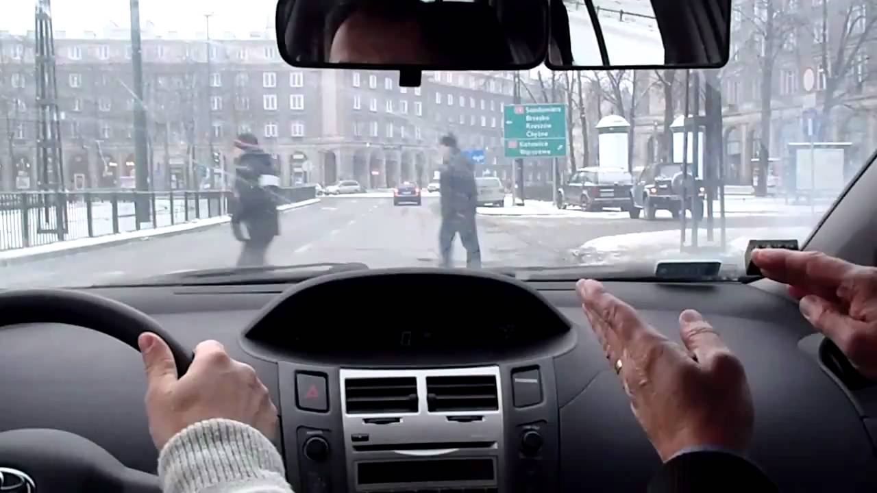 Zawracanie na Placu Centralnym w Krakowie - kat. 