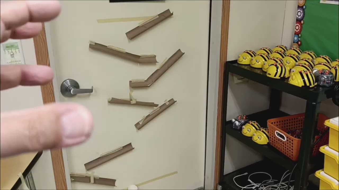 STEM Marble Run на стене