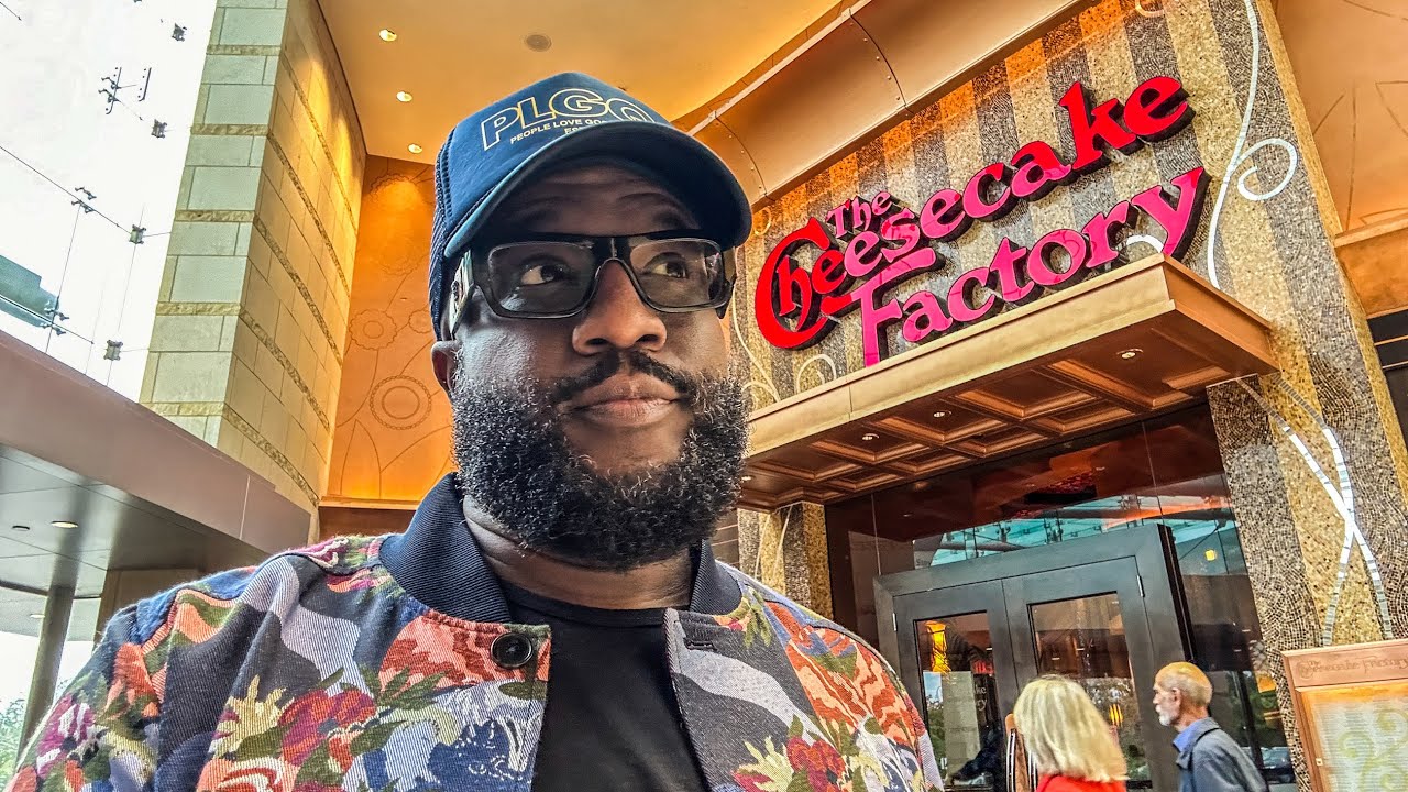 Black Women Are Too Good To Go To The Cheesecake Factory Now 🤔 But They Giving It Up For Free 😂