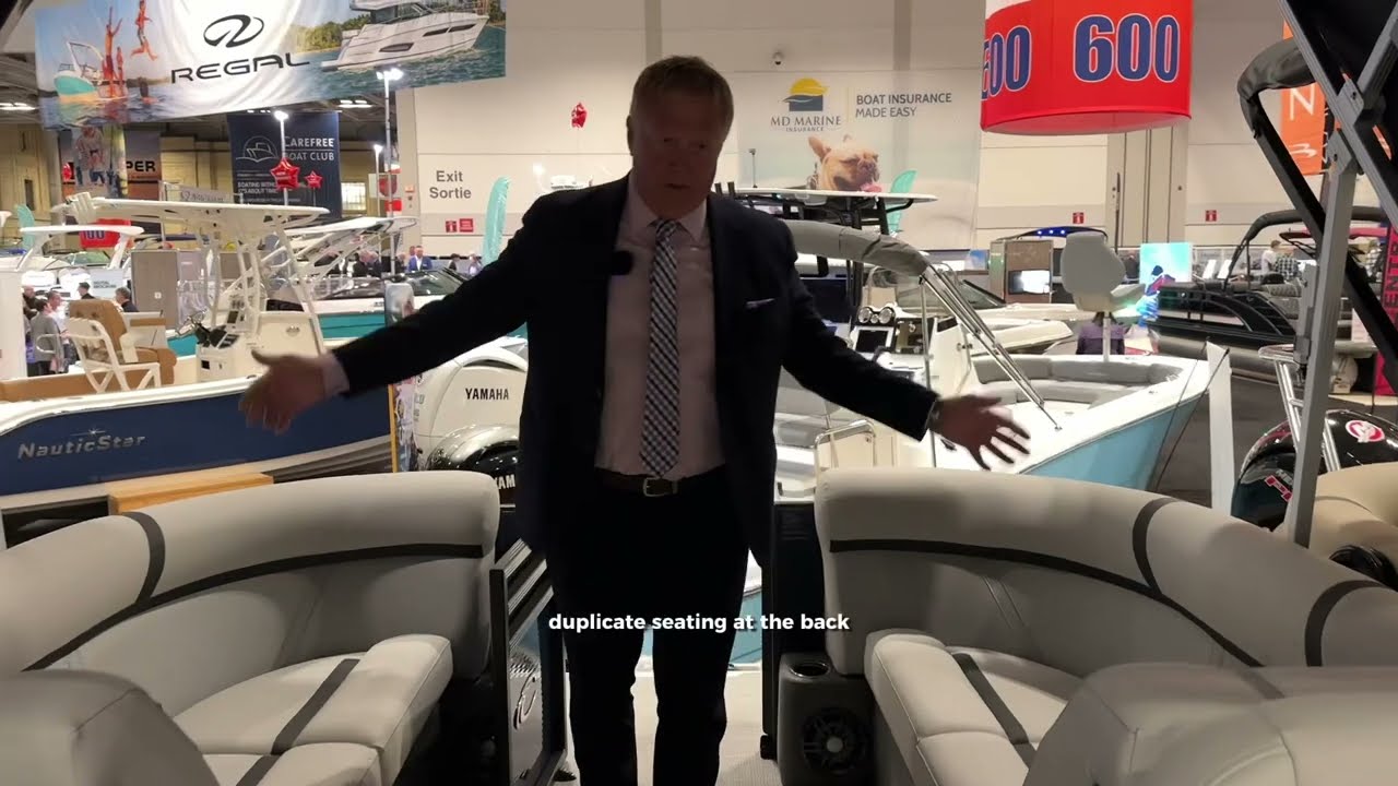 Crest&rsquo;s 22 foot Classic Pontoon Boat - Bow to Stern