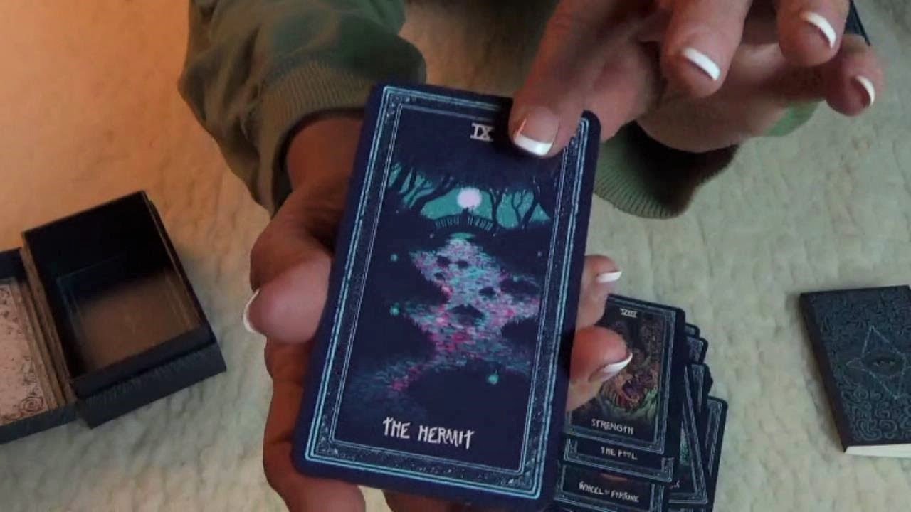 ASMR 🌠💛Unique Tarot Cards and Lots of Tapping!💛🌠
