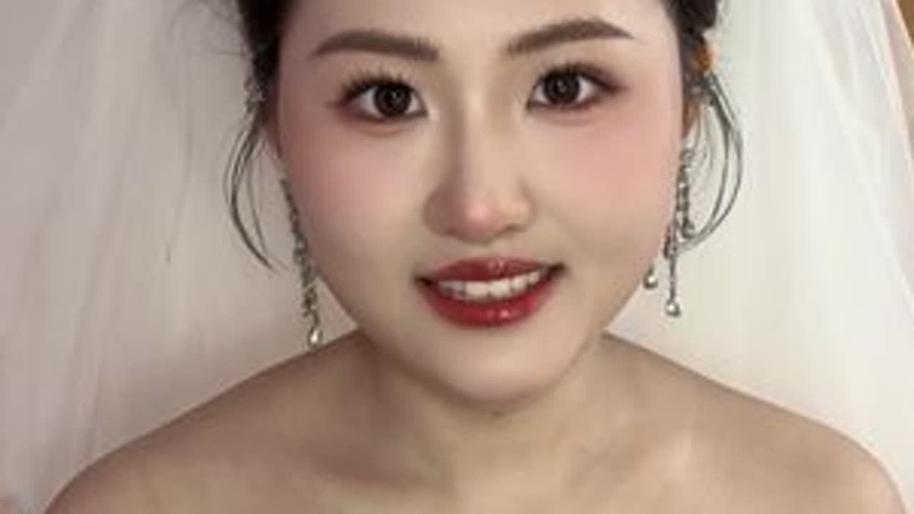 宝妈外出跟妆日常～ 凌晨3点开工，见过城市最安静的夜，化最动人的妆#婚礼化妆师 #化妆分享 #湖北化妆师 #化妆分享 #黄石妆师 @抖音创作小助手 @抖音他爸 @DOU+上热门 @抖音小助手 @...