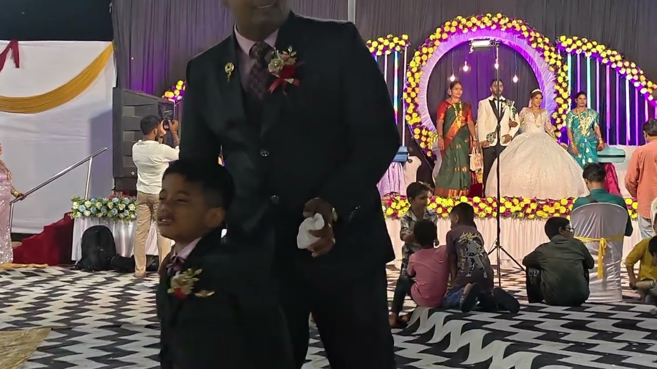 Tittle:JAISHREE Michael mai pai che puthanchi kahani.Jordan's wedding song sung by (Joy) on family.