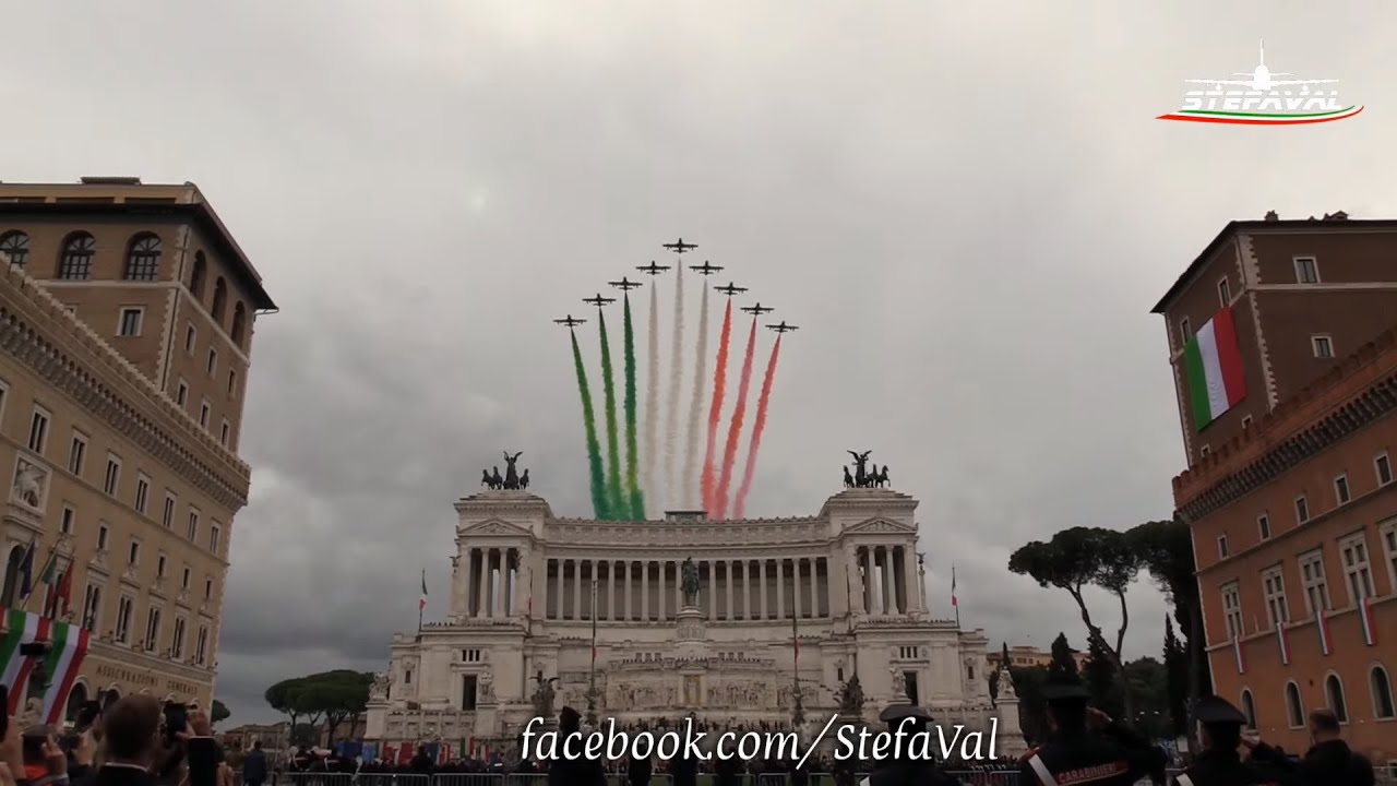 Frecce Tricolori Sorvolo Altare della patriaRma 4 Novembre 2021100 Anni Milite Ignoto