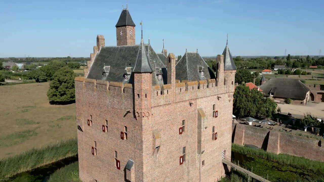 4K film, kasteel Doornenburg aan de Linge, waar delen van de tv serie Floris zijn gemaakt