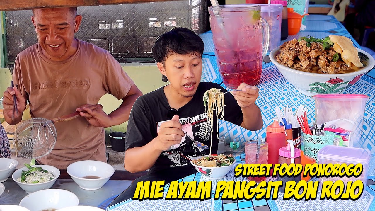 Saking enaknya Gak cukup cuma seporsi!! Langsung minta mie ayam pangsit jumbo!