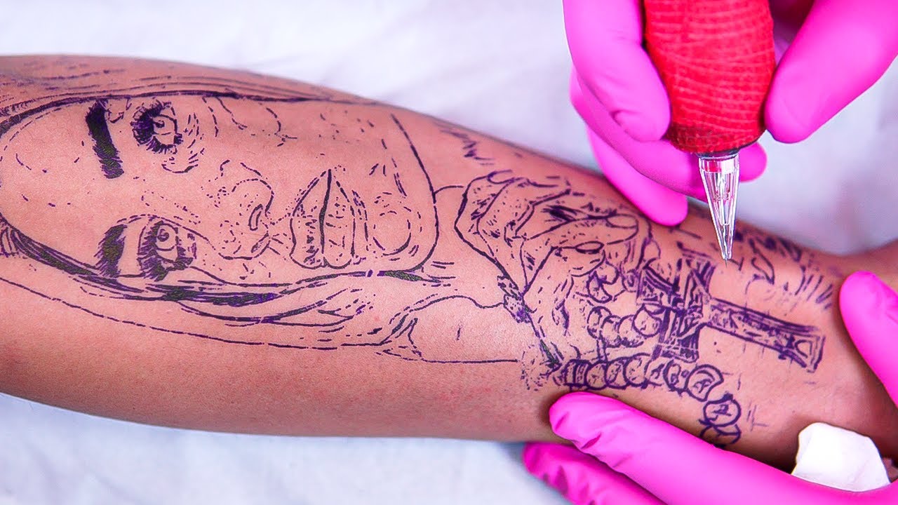 SANTA COM TERÇO NA MAO - TATUAGEM REALISTA CHICO MORBENE #tatuagem #tattoo