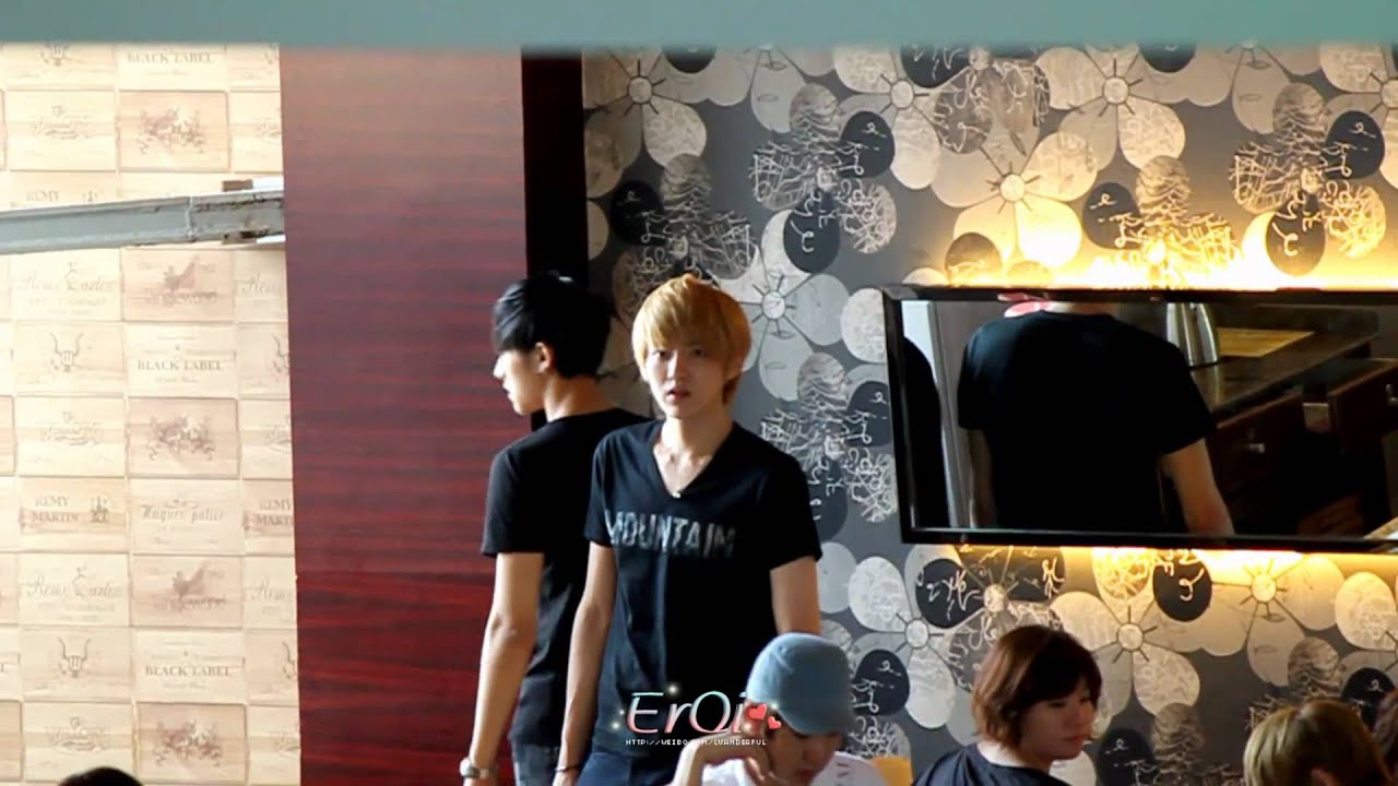 [FanCam] 120704 EXO-M [Kris] at Waiting Room in Changsha Airport