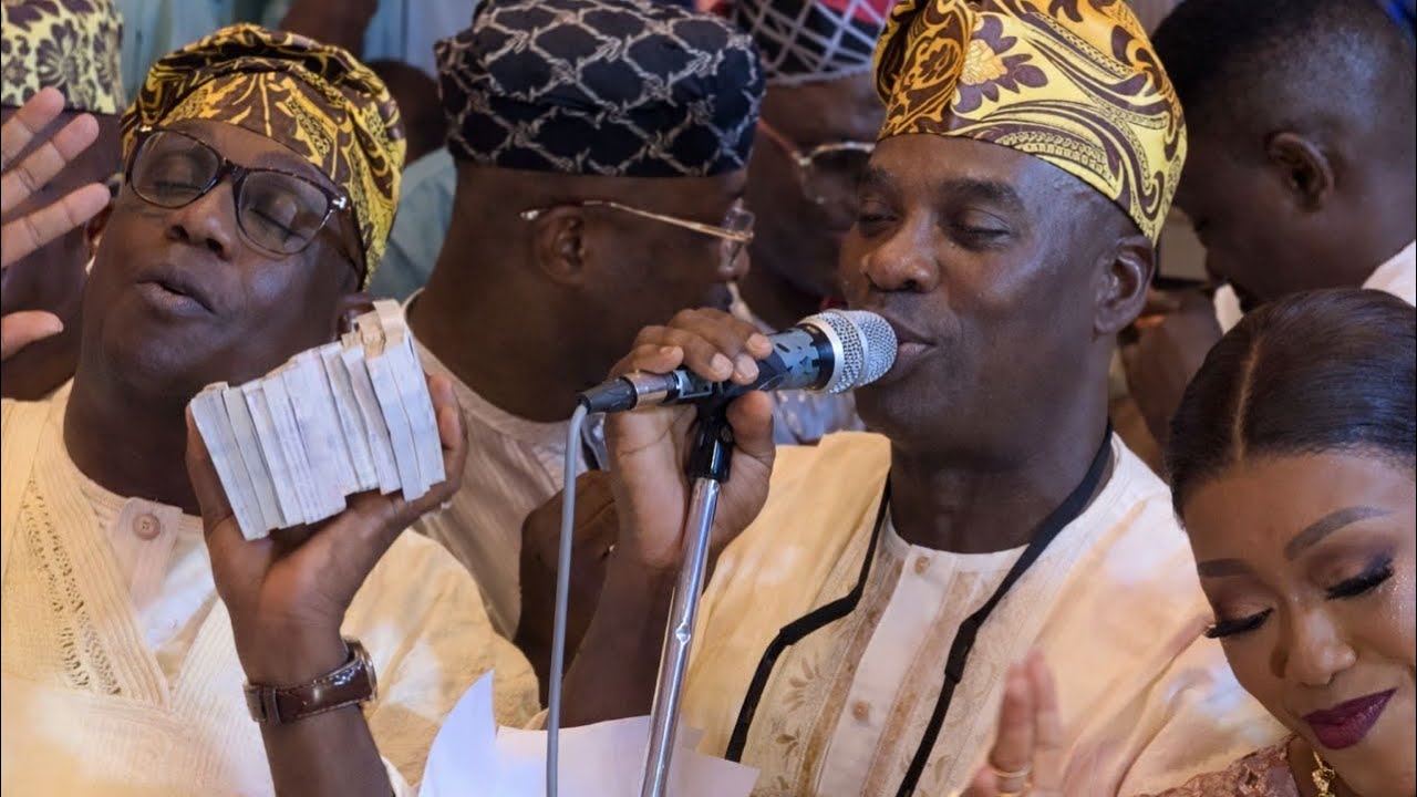 WASIU AYINDE AND HIS KINGSHIP CANDIDATE OBA AWUJALE TO BE,FACILITATE TOGETHER ON STAGE 