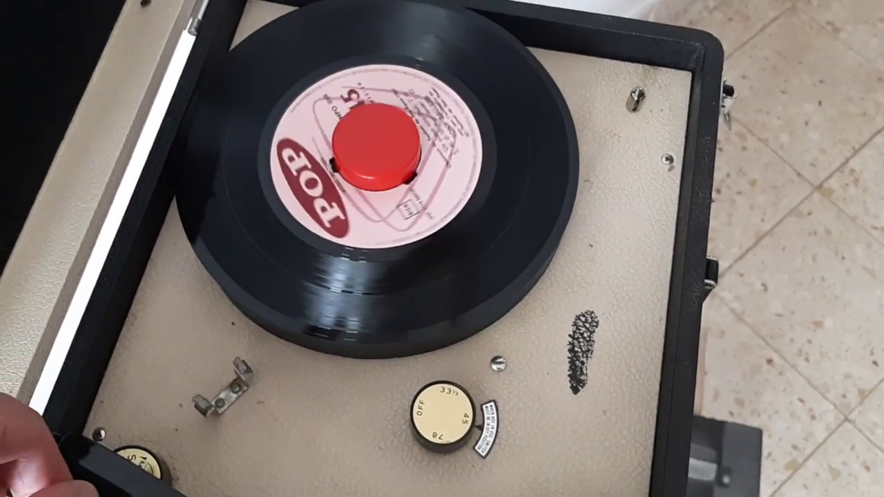 Amazing battery operated 1960 record player restored from junk