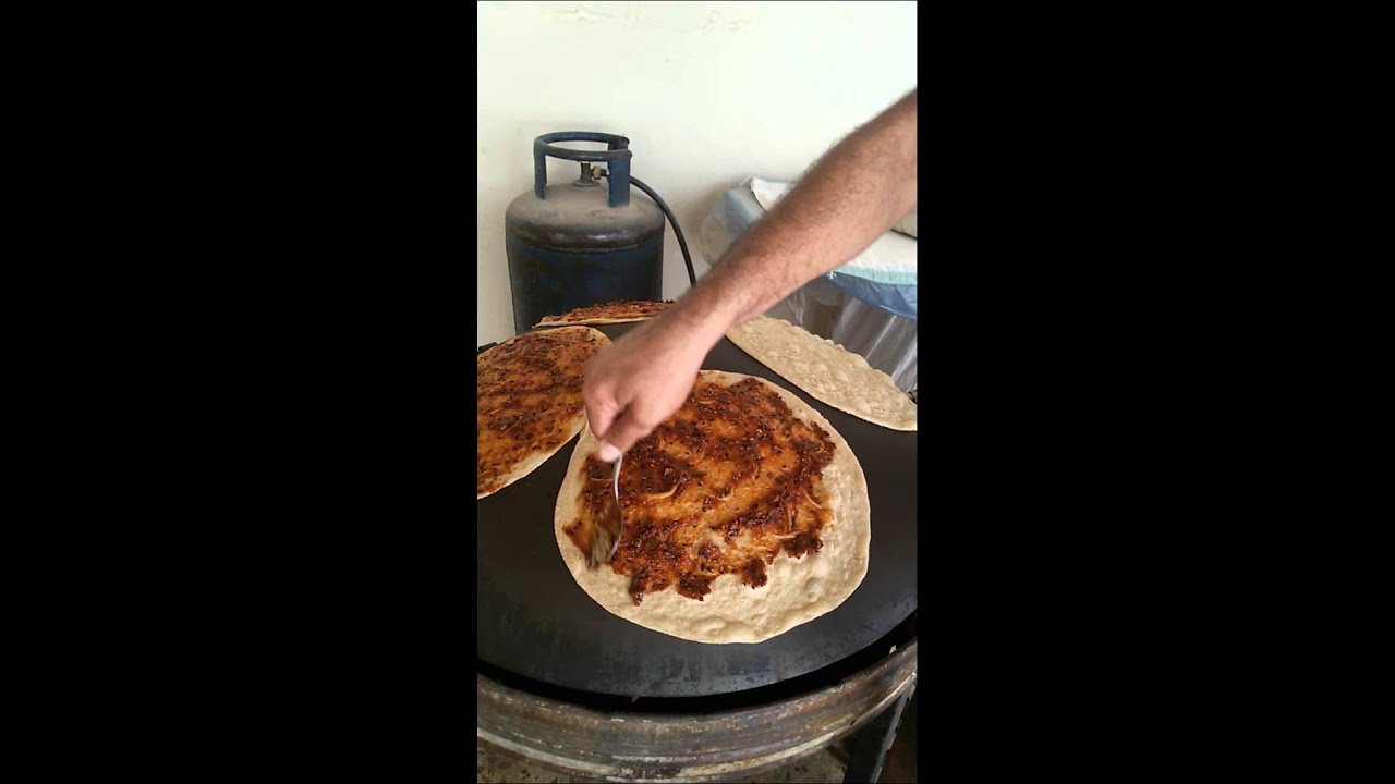 مناقيش على الصاج