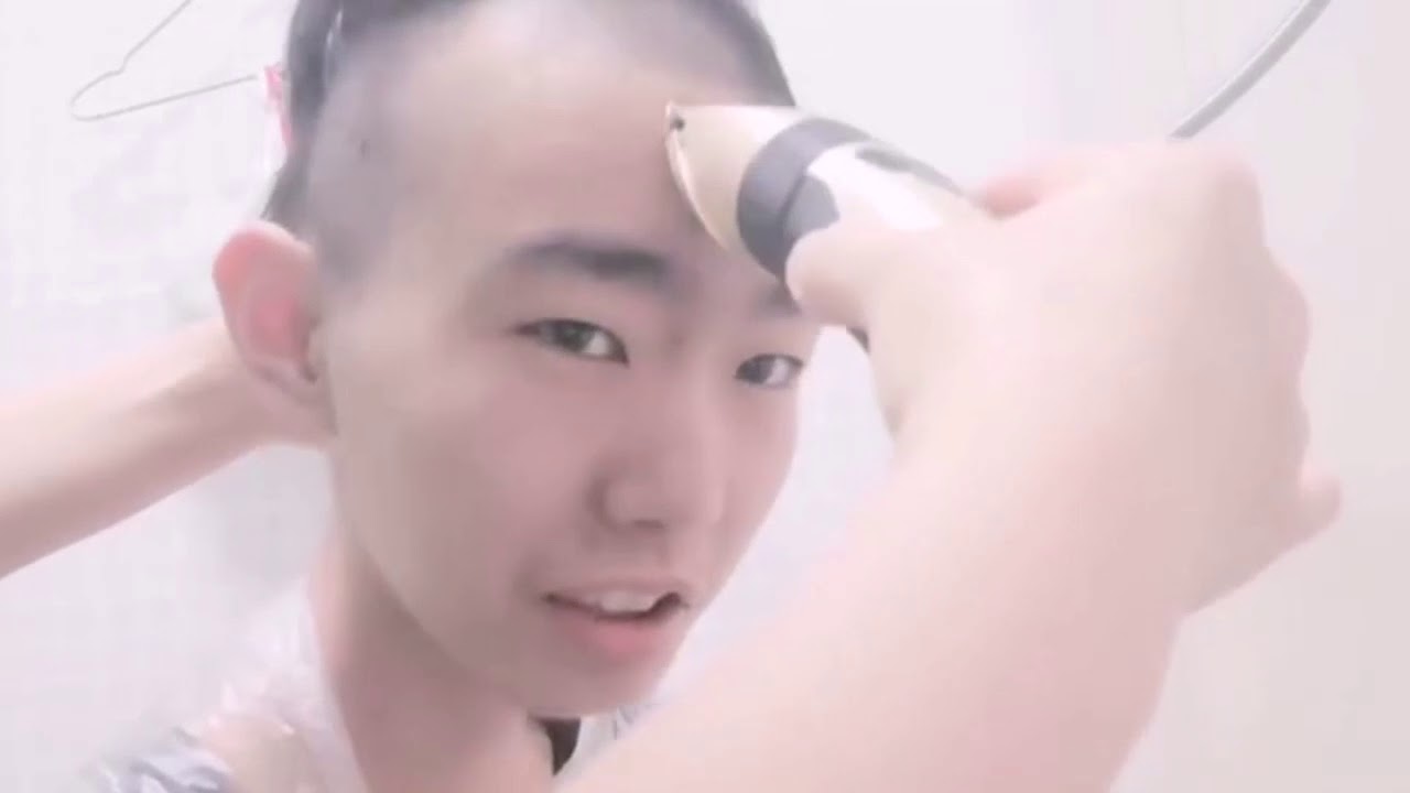 妈妈给儿子剃光头