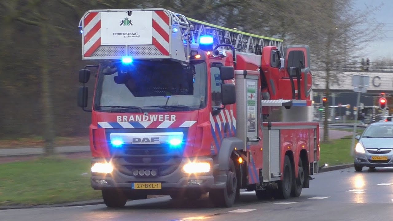 [Bullhorn] Combi-TS en Ladderwagen Frobenstraat met spoed naar Schoorsteenbrand in Vlaardingen!