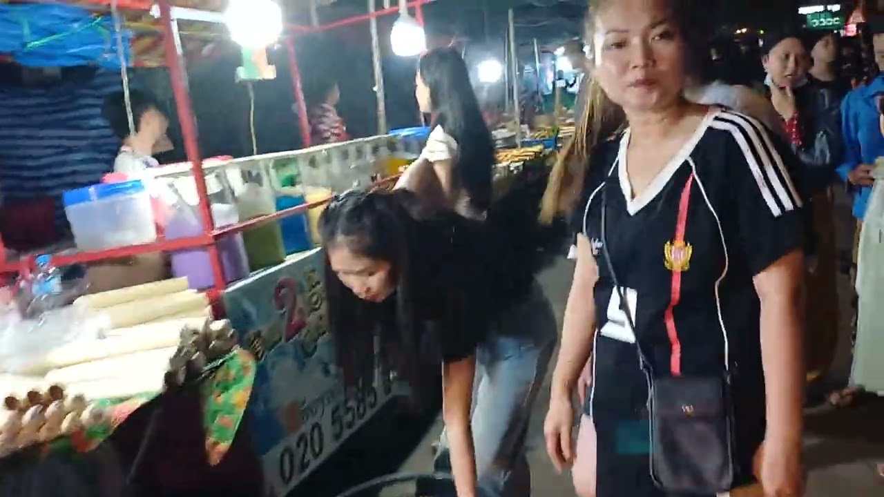 라오스 비엔티안 밤에 시작에서 Vientiane, Laos at night
