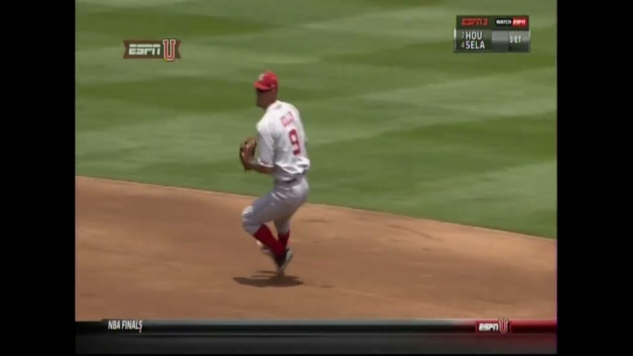 GOING TO YOUR RIGHT? EVEN SECOND BASEMAN MUST MAKE SURE TO GO ON-THE-RUN!