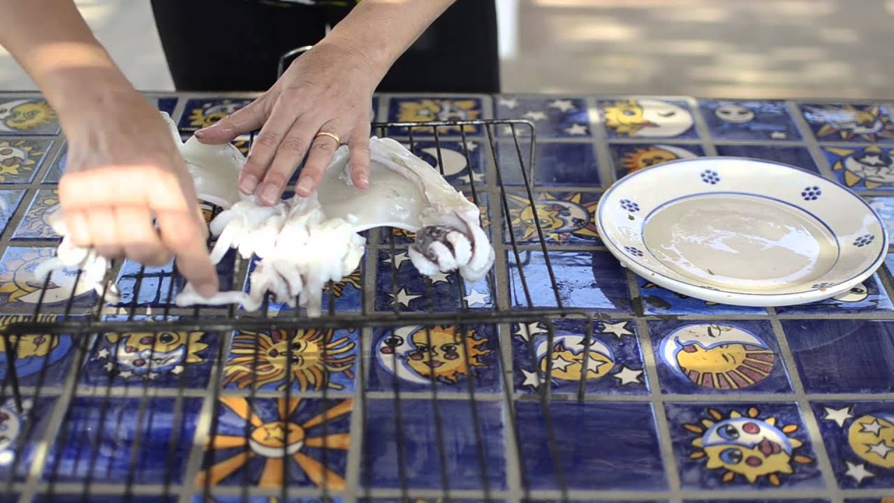 Lezioni di cucina salentina: seppie alla griglia  (Grilled Cuttlefish)