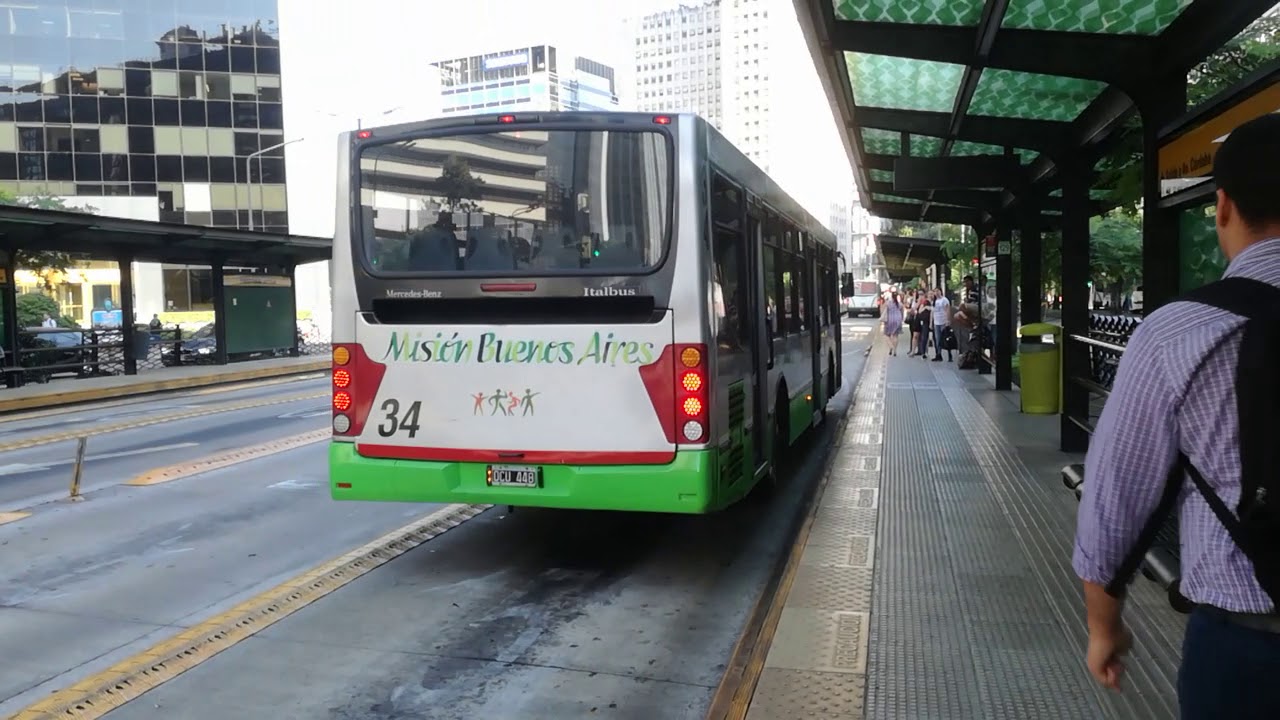 Línea 61 Italbus Tropea O500U en avenida Leandro N Alem