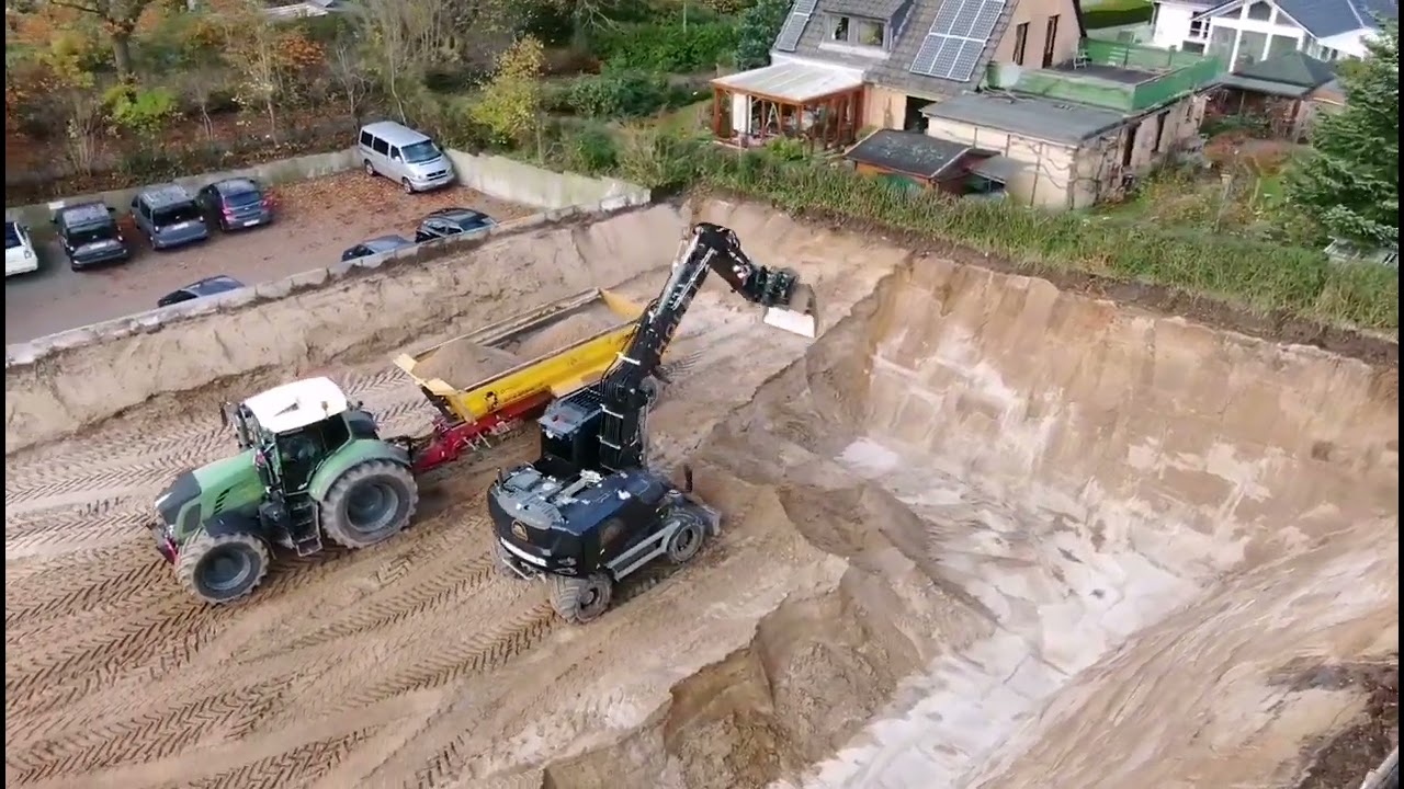 Liebherr A916 mit Engcon und Leica 2D Steuerung + Fendt 926 mit Mammut Mulde