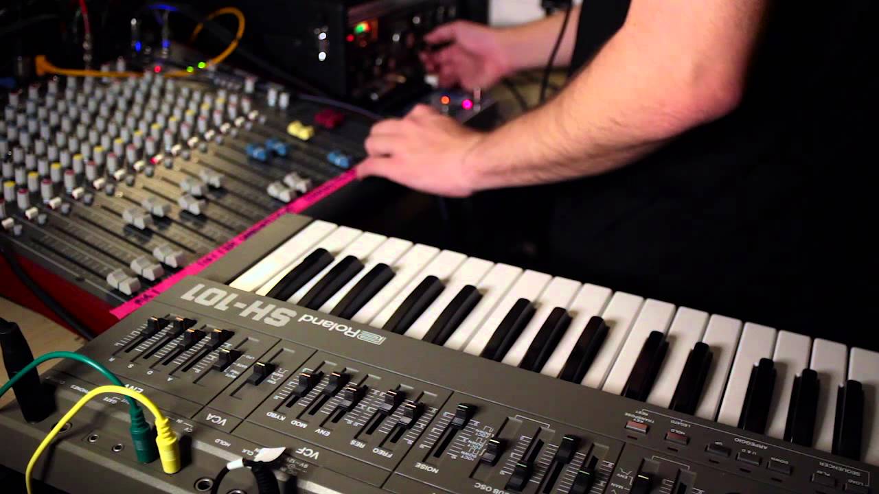 Dub Techno jam #2- SH101, Alpha Juno 2, TR8, RE-201
