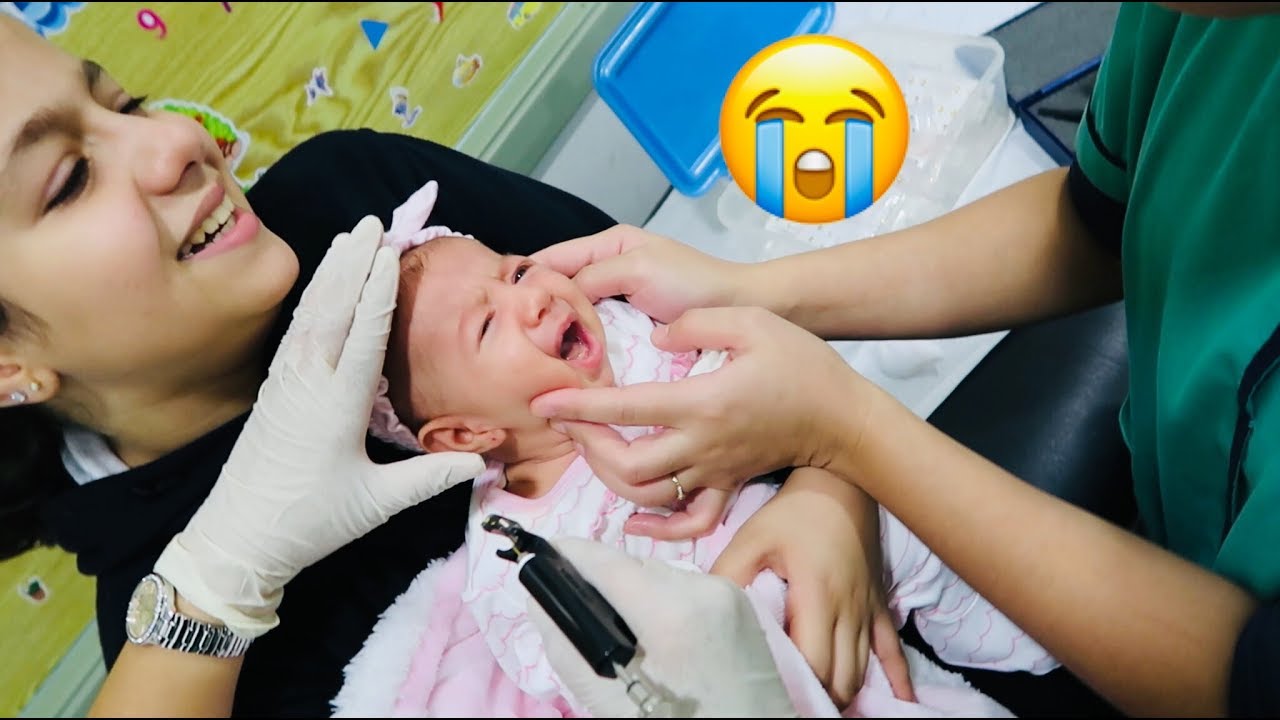 خرمنا أذن البيبي آيلا | شوفوا ردة فعلها 😭