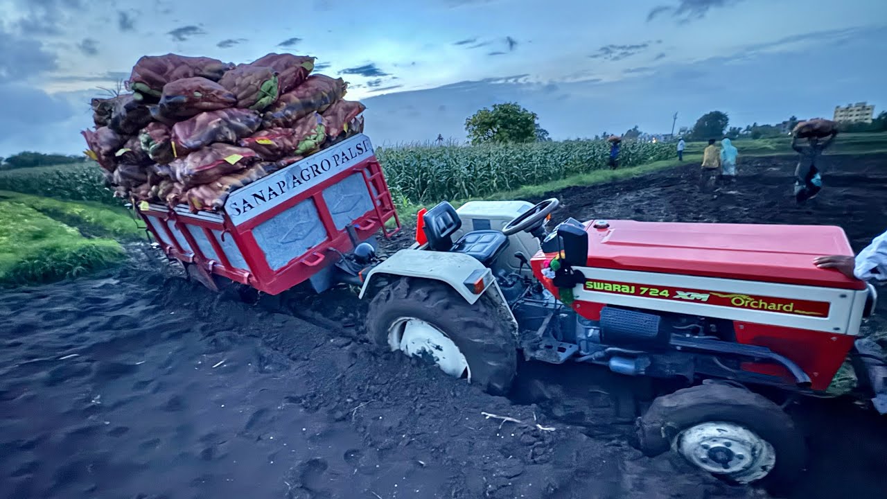2 tractors Stuck in mud Swaraj 724 xm Orachard Powertrac Euro 47 pulling by Swaraj 744 XT