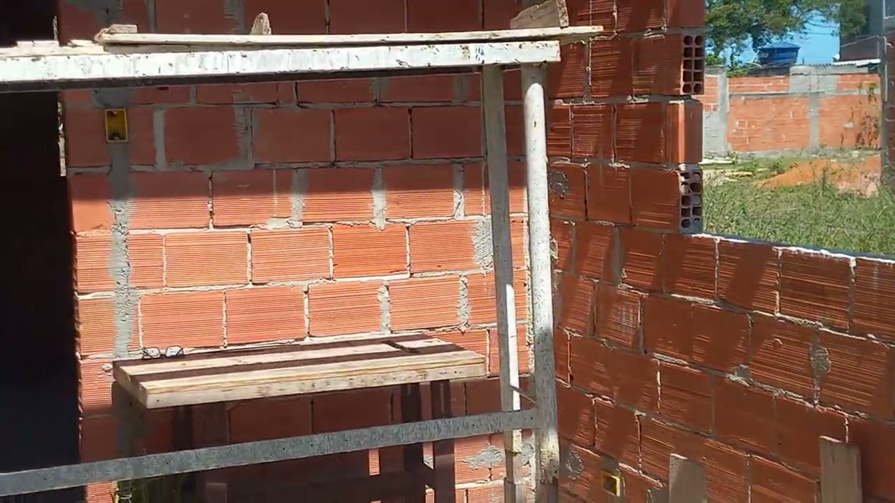 Mais um dia de trabalho  na obra 