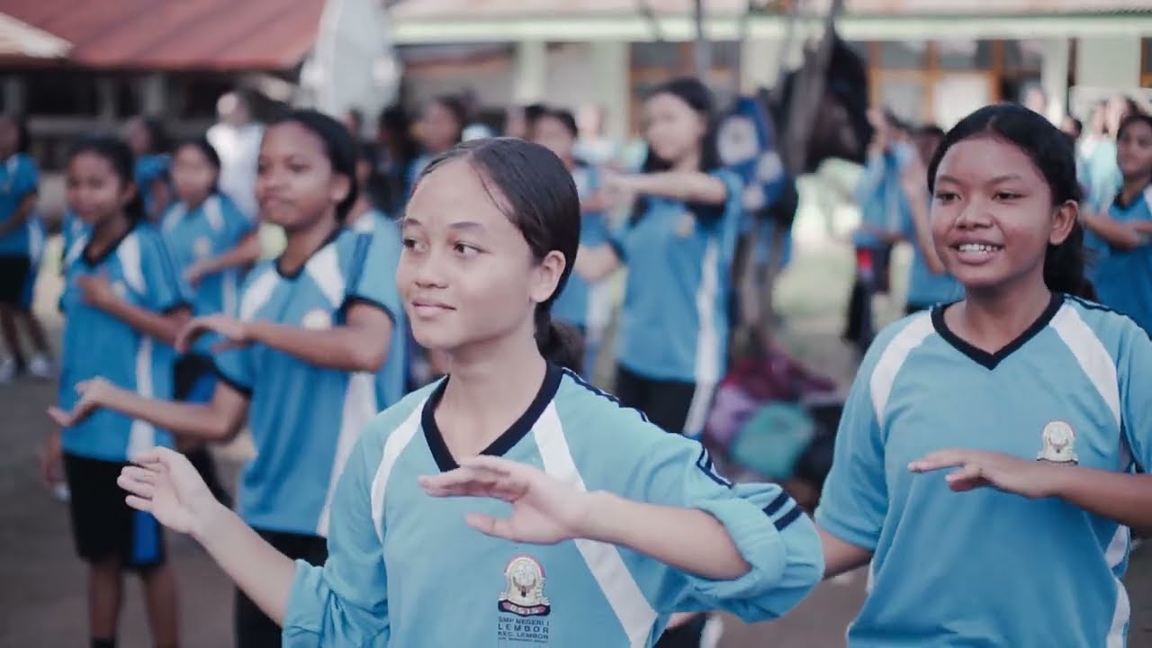 Keluarga Besar SMPN 1 Lembor dalam menyambut Hari Sumpah Pemuda 28 Oktober 2022