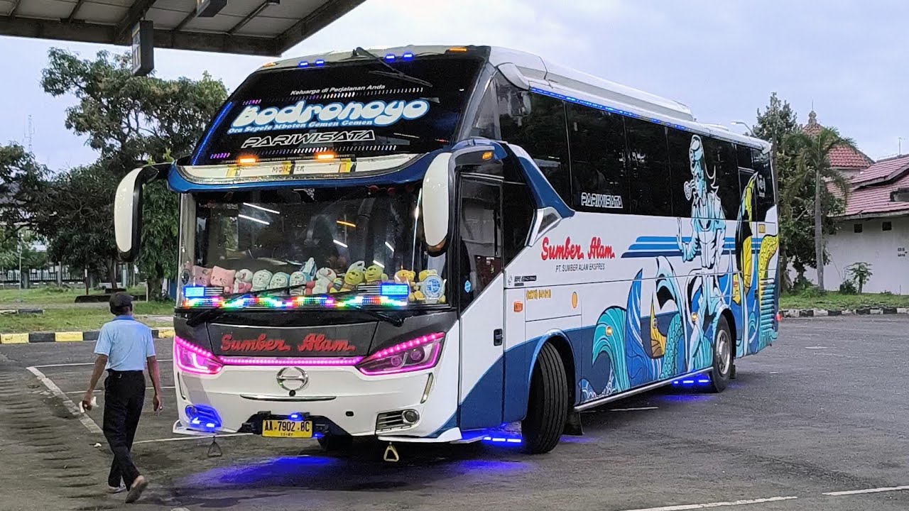 Detik-detik bus sumber alam memasuki terminal kebumen