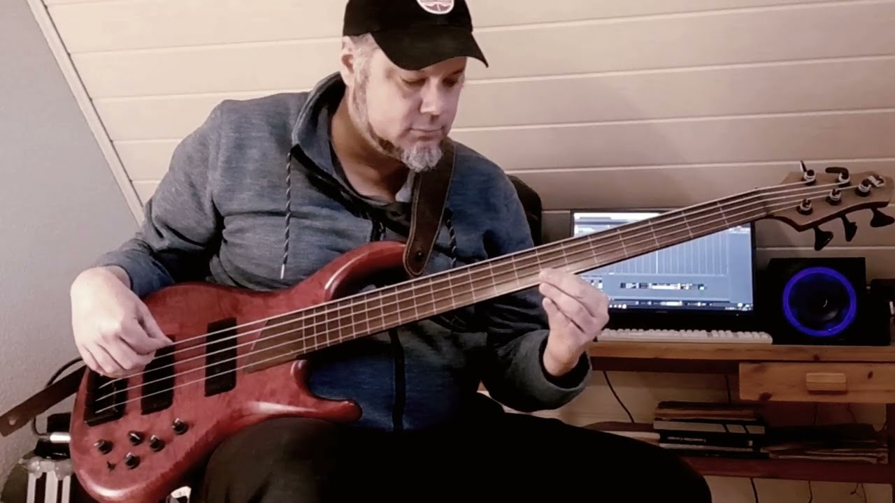 Fretless Bass w/delay 