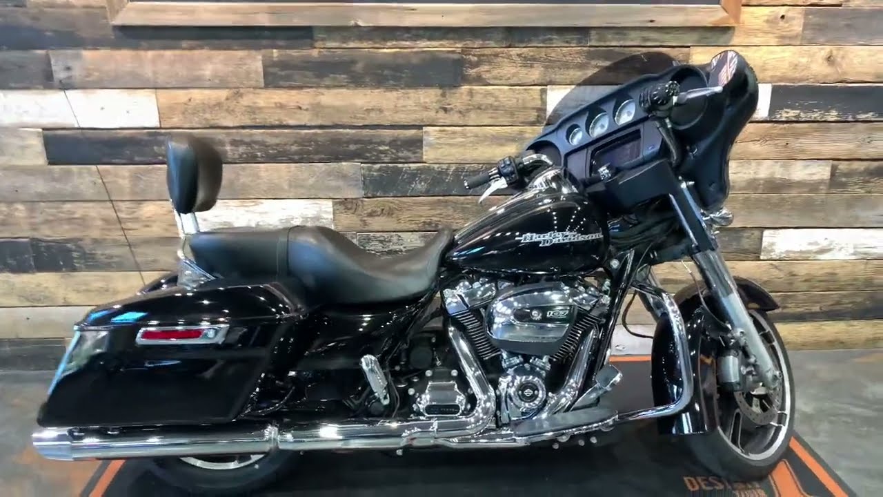 2019 Harley-Davidson Street Glide in Vivid Black-FLHX