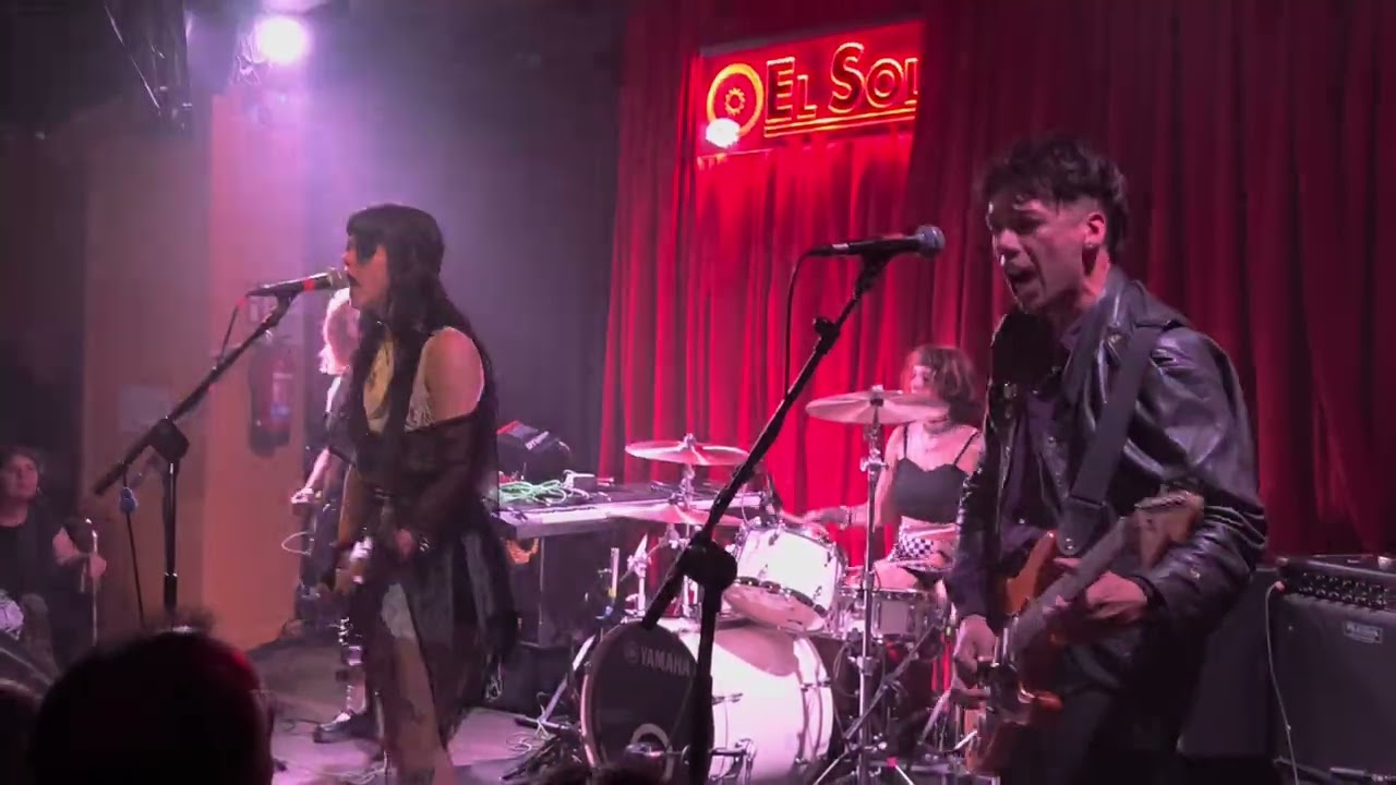Buenos Vampiros - Desmotivada (Live in Madrid Sala El Sol)