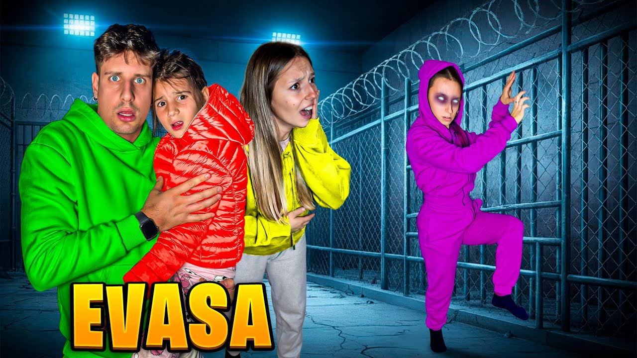 AURORA SCOPRE CHE LA SORELLA GEMELLA CATTIVA DELLA LAURA È SCAPPATA DI PRIGIONE! PAPÀ MIKE HA PAURA!