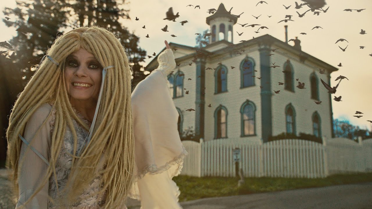 Tangella breaks into Bodega School from 