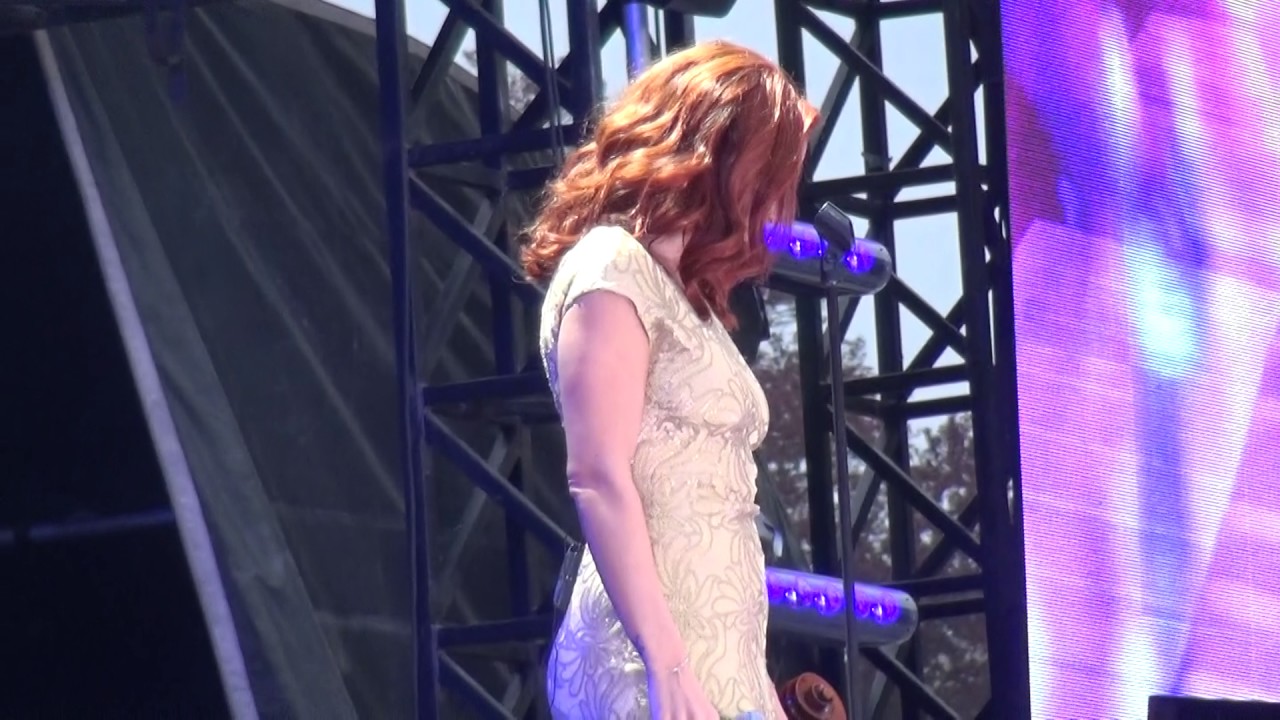 Natalia @ Paleizenplein Brussel - Hallelujah