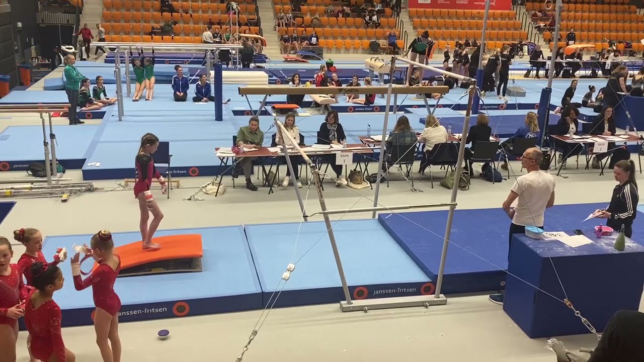 Sofia van de Watering MB3 turnen / brug