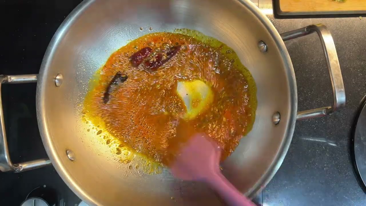 जब कुछ सब्ज़ी ना हो घर में तो झटपट बना डालो ये रेसिपी .... राजस्थानी दही पापड़ की सब्ज़ी।