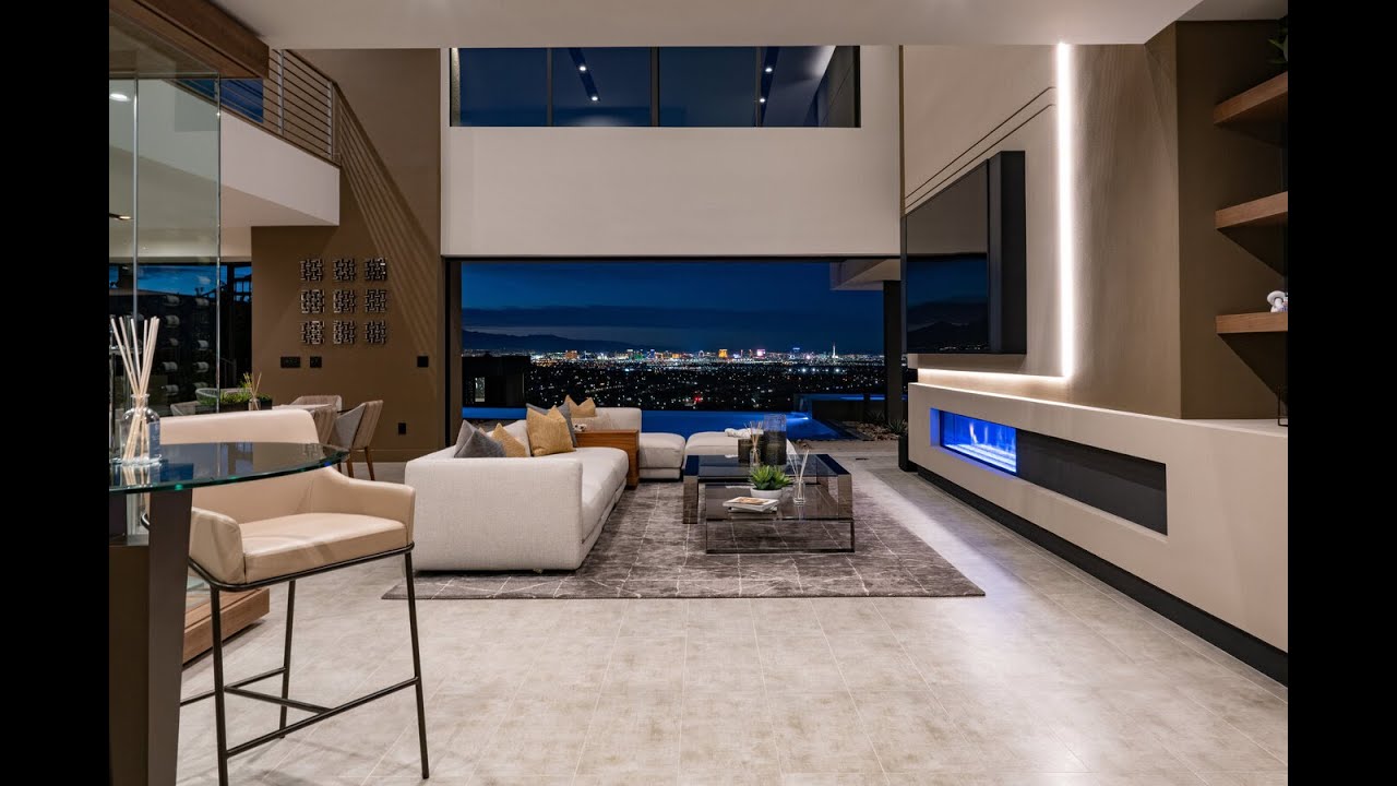 Fully Furnished Blue Heron Home with Strip & Mountain Views