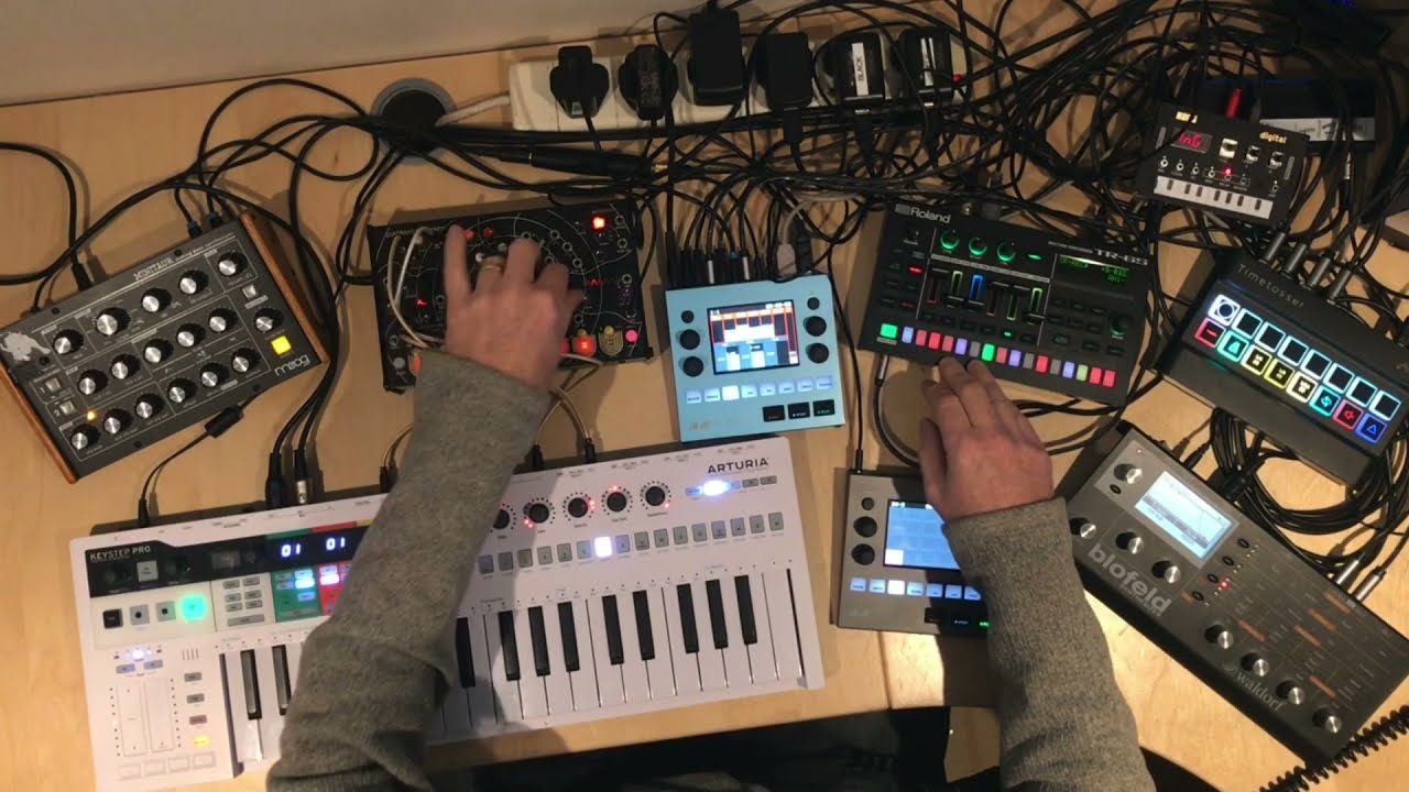 Live Techno Jam #6 - Roland TR6S - Quadrantid Swarm - Minitaur - BlueBox - Blofeld - NTS1